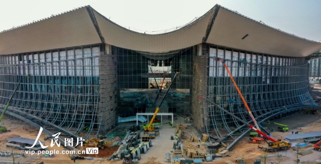 廣(guang)東廣州：國際(ji)金融論壇會(hui)址建設如火(huǒ)如荼