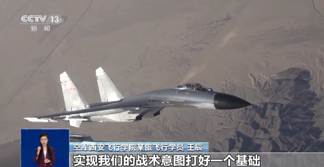 我國空(kōng)軍首批殲-11B戰機(jī)女飛行學員順(shùn)利單飛