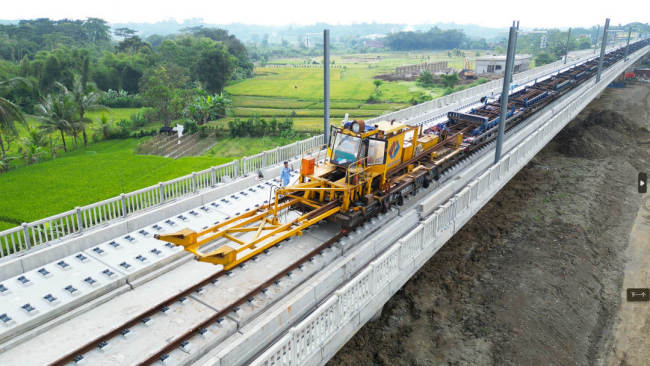 雅萬(wan)高鐵全線軌道鋪(pu)設完成