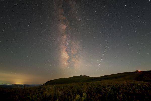 看！英仙座流星雨(yu)絕美瞬間