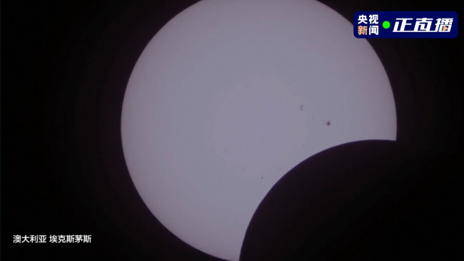21世(shi)紀僅有(yǒu)7次！罕見(jian)日全環(huan)食來了(le)