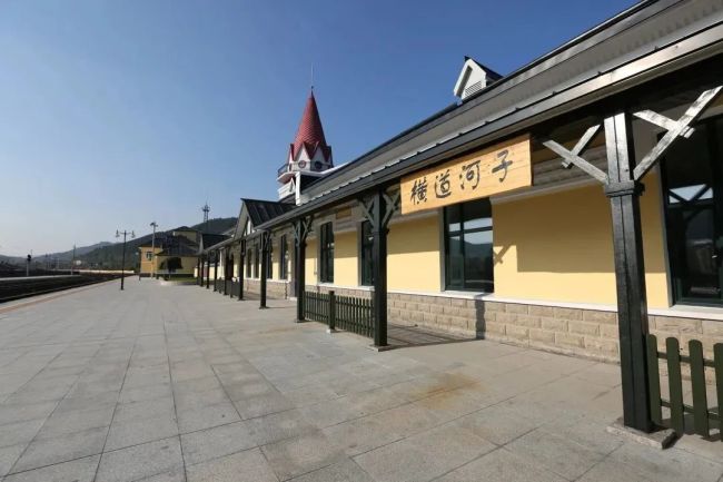 火車(chē)拉來的百年(nián)小鎮!坐高鐵(tiě)去一趟吧