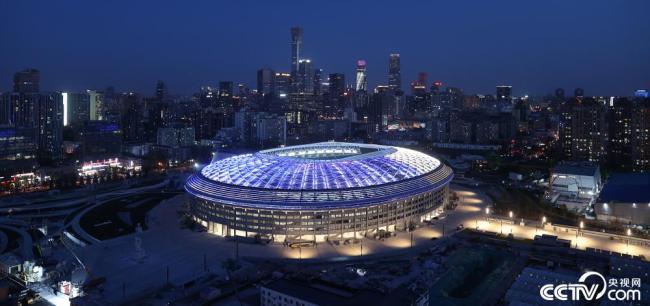 北京(jing)：“新工體”進(jìn)行燈光測(ce)試