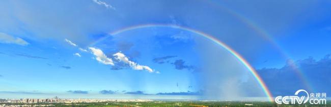 海口上(shàng)空現雙(shuang)彩虹景(jǐng)觀
